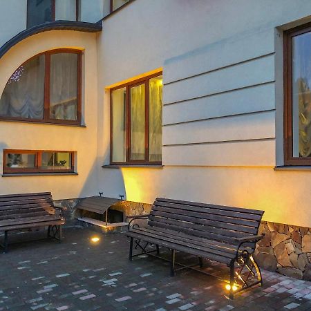 Gerdan Hotel Jaremče Esterno foto