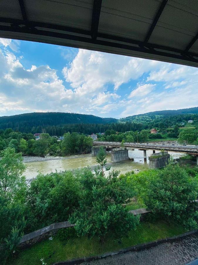 Gerdan Hotel Jaremče Esterno foto