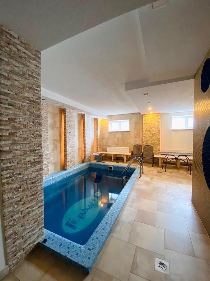 Gerdan Hotel Jaremče Esterno foto