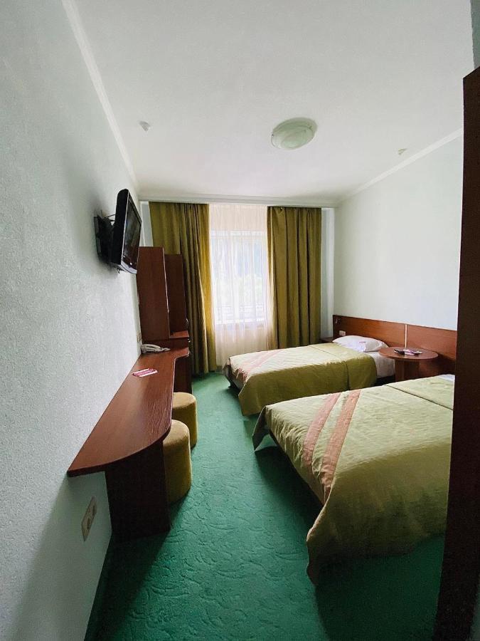 Gerdan Hotel Jaremče Esterno foto