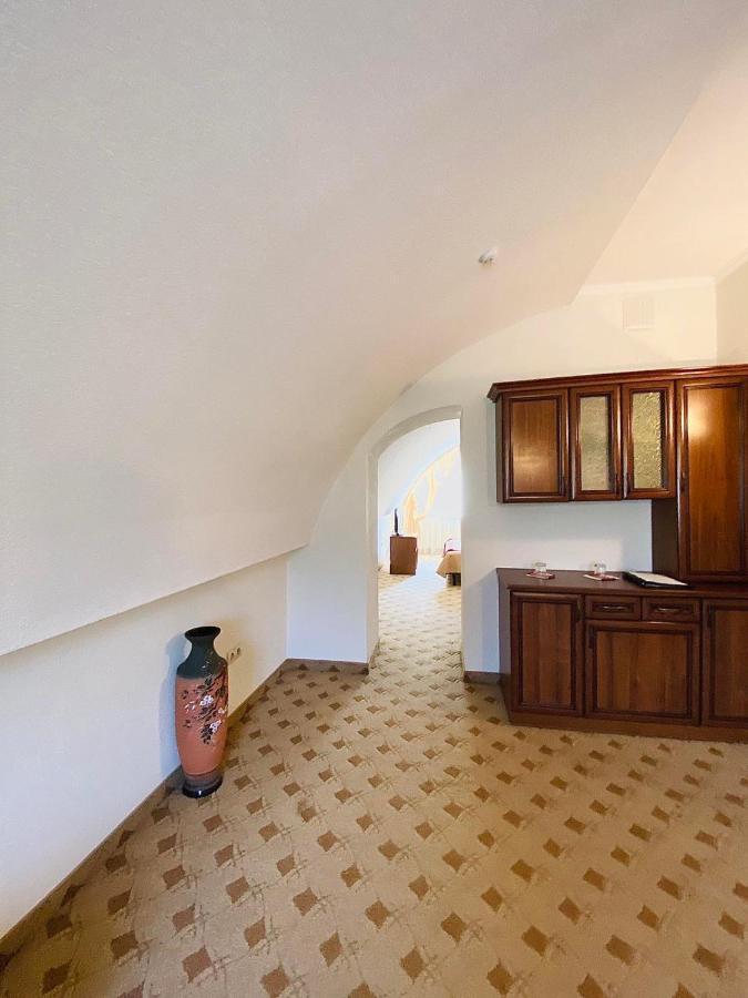 Gerdan Hotel Jaremče Esterno foto