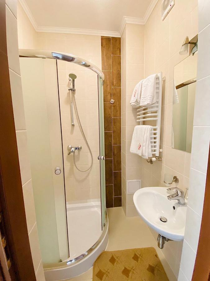 Gerdan Hotel Jaremče Esterno foto