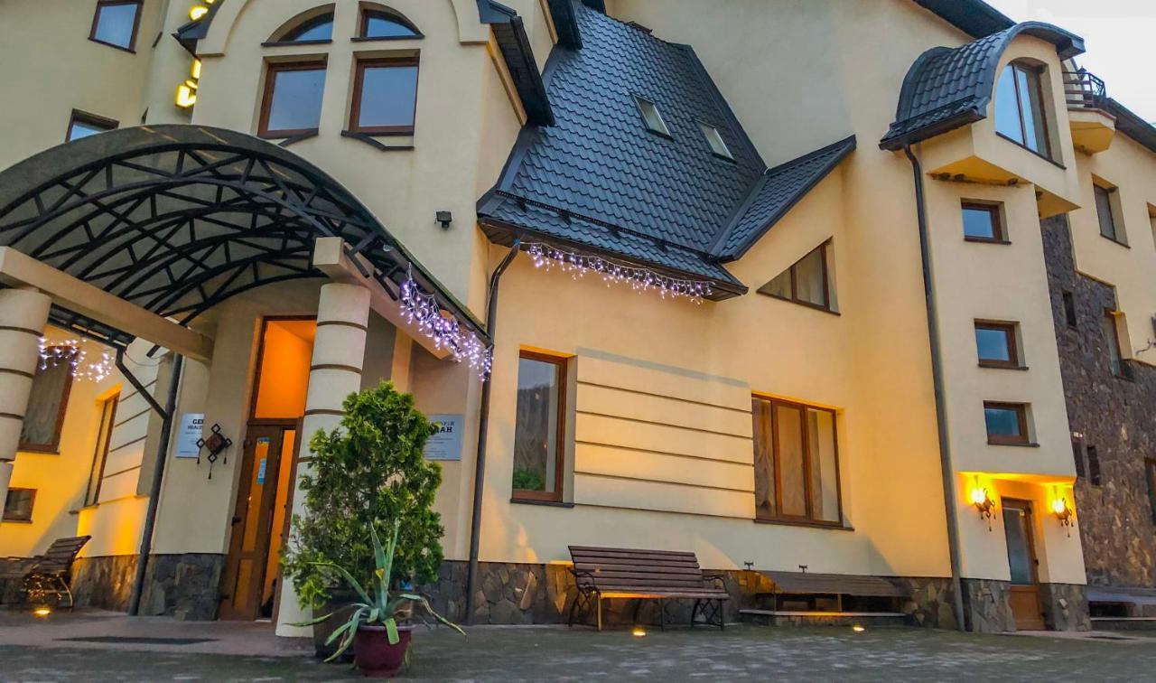 Gerdan Hotel Jaremče Esterno foto