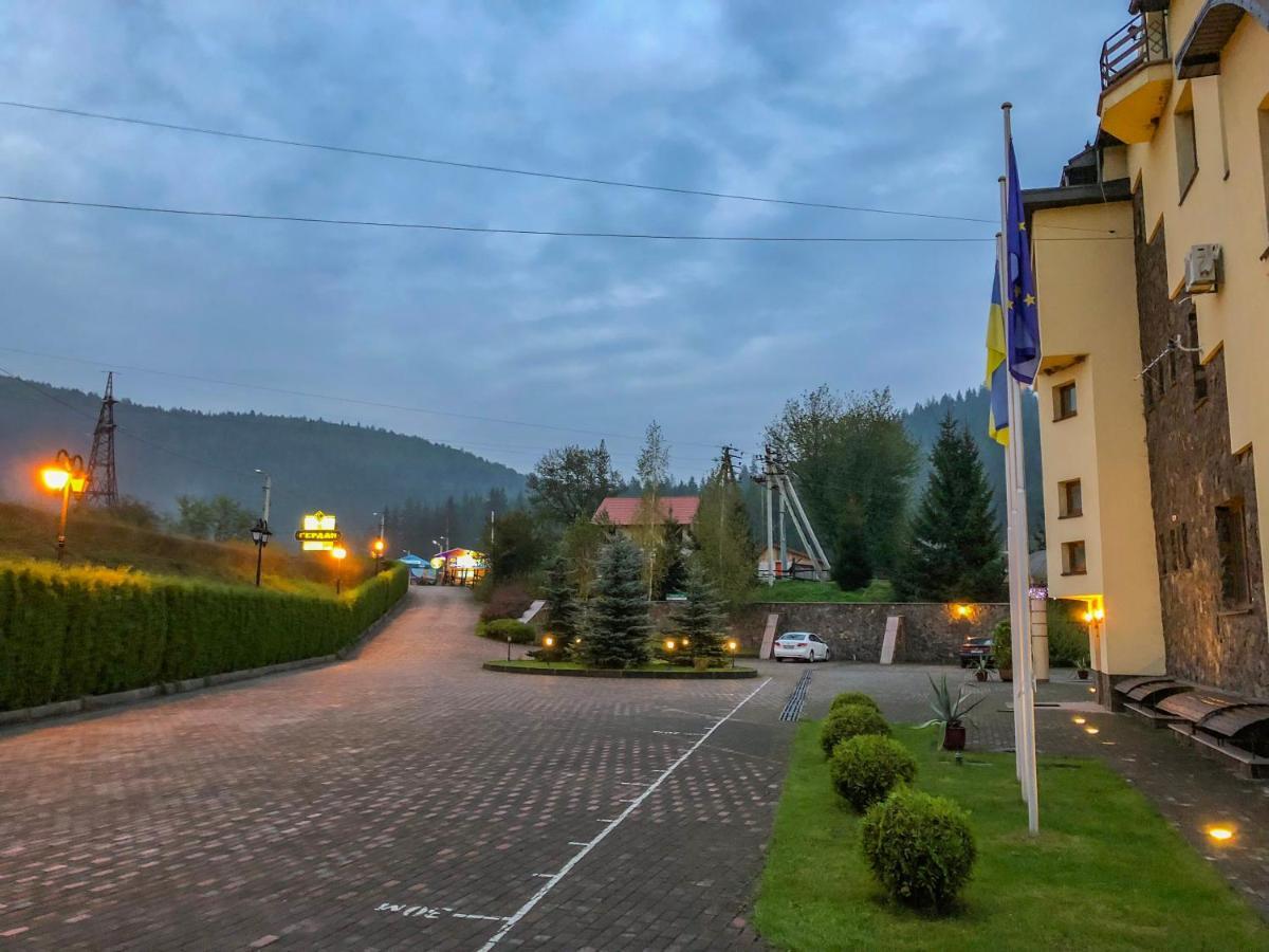 Gerdan Hotel Jaremče Esterno foto