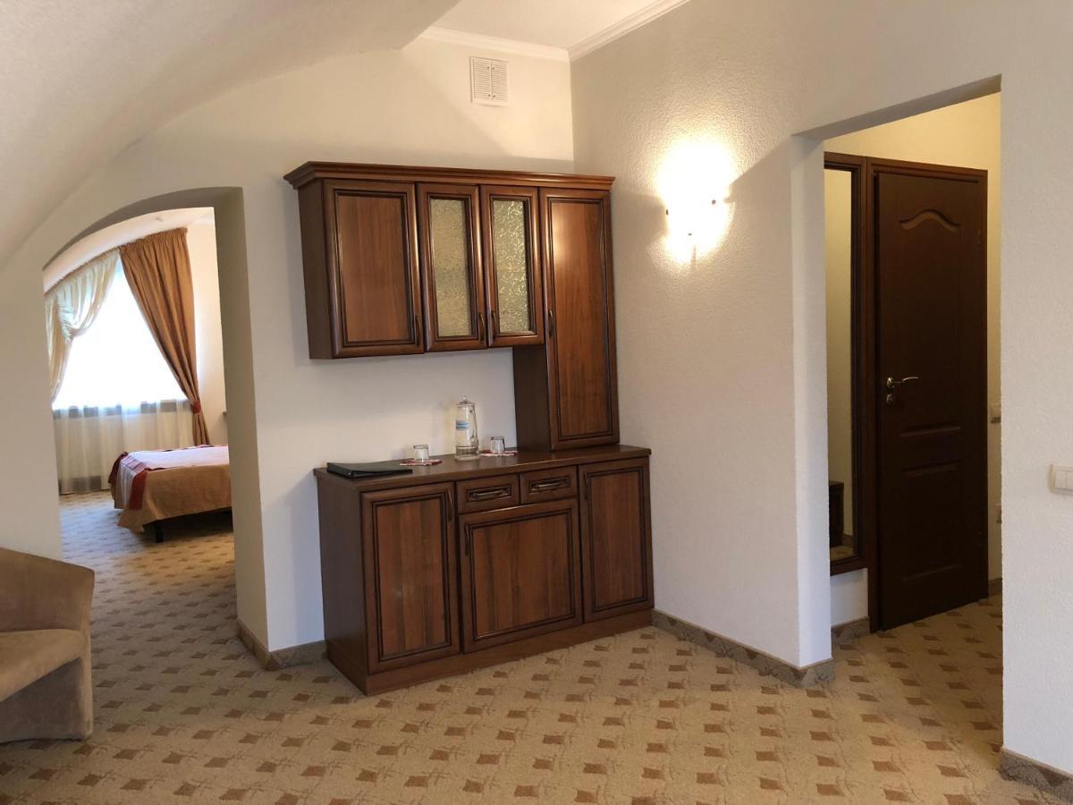Gerdan Hotel Jaremče Esterno foto