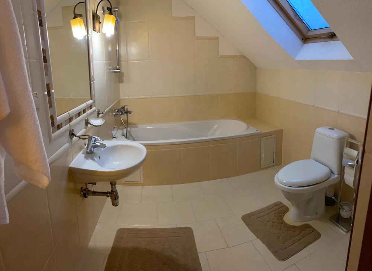 Gerdan Hotel Jaremče Esterno foto