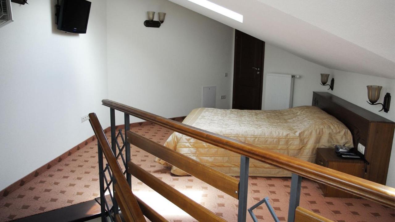 Gerdan Hotel Jaremče Esterno foto