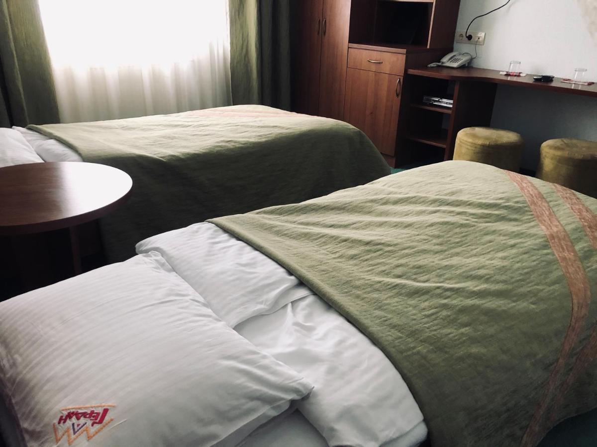 Gerdan Hotel Jaremče Esterno foto