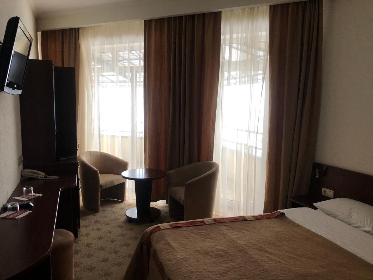 Gerdan Hotel Jaremče Esterno foto