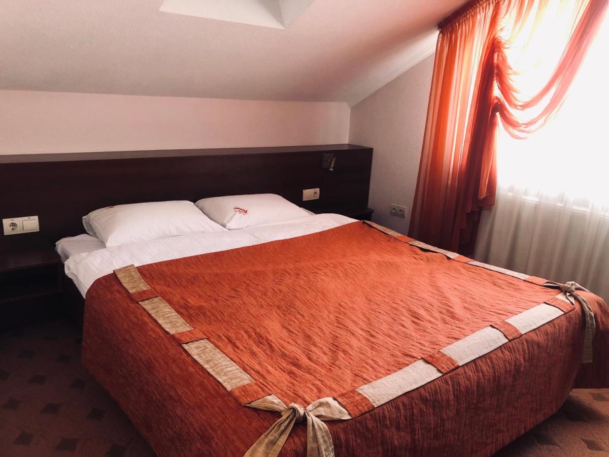 Gerdan Hotel Jaremče Esterno foto